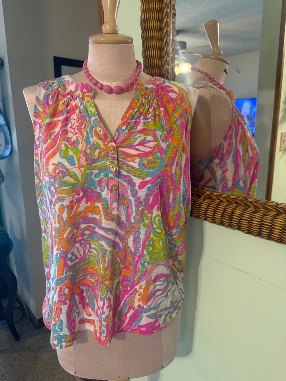 Lilly Pulitzer Sleeveless Printed V-Neck Women’s Top in Pink & Multicolor